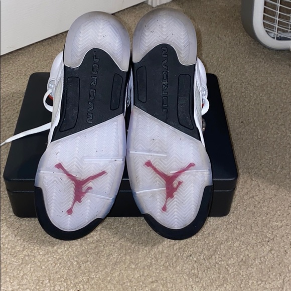 Michael Jordan 5’s ( fire red silver tongue) - Picture 4 of 5
